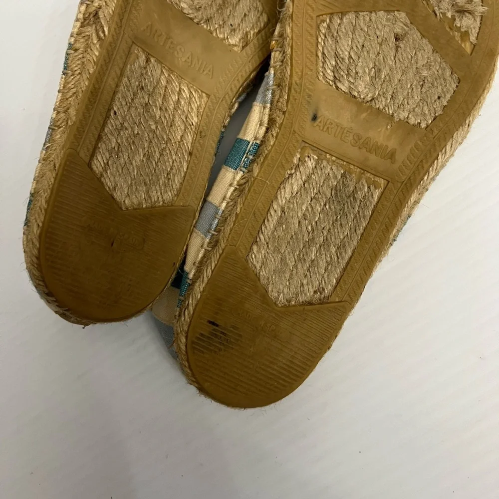 Ivanka Trump stripe flats women 7/8 blue/cream